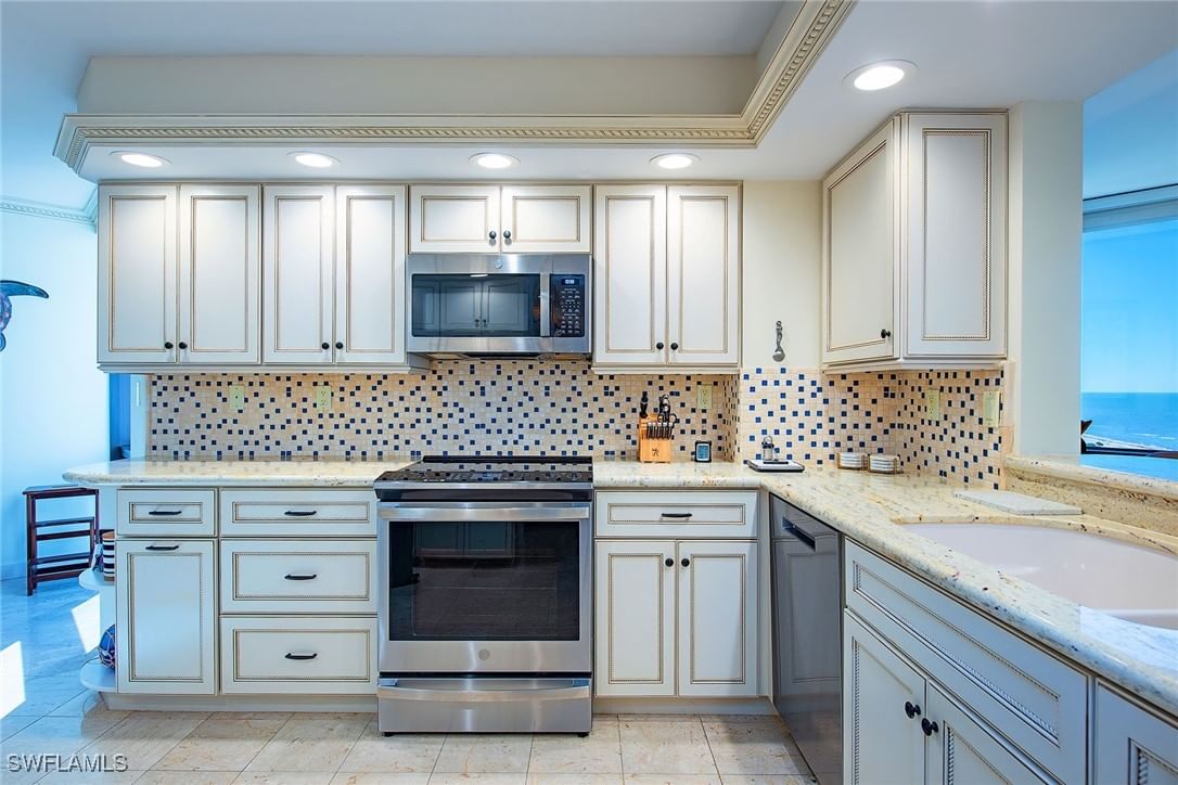 4751 Gulf Shore Boulevard N #PH8, Naples, FL 34103 photo 5