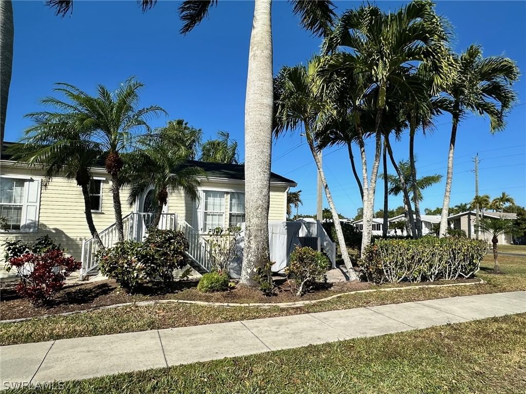 1671 Diamond Lake Circle, Naples, FL 34114 photo 2