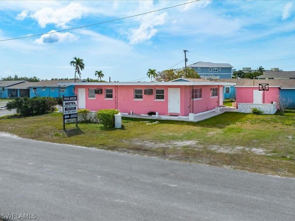107 East Avenue, Goodland, FL 34140