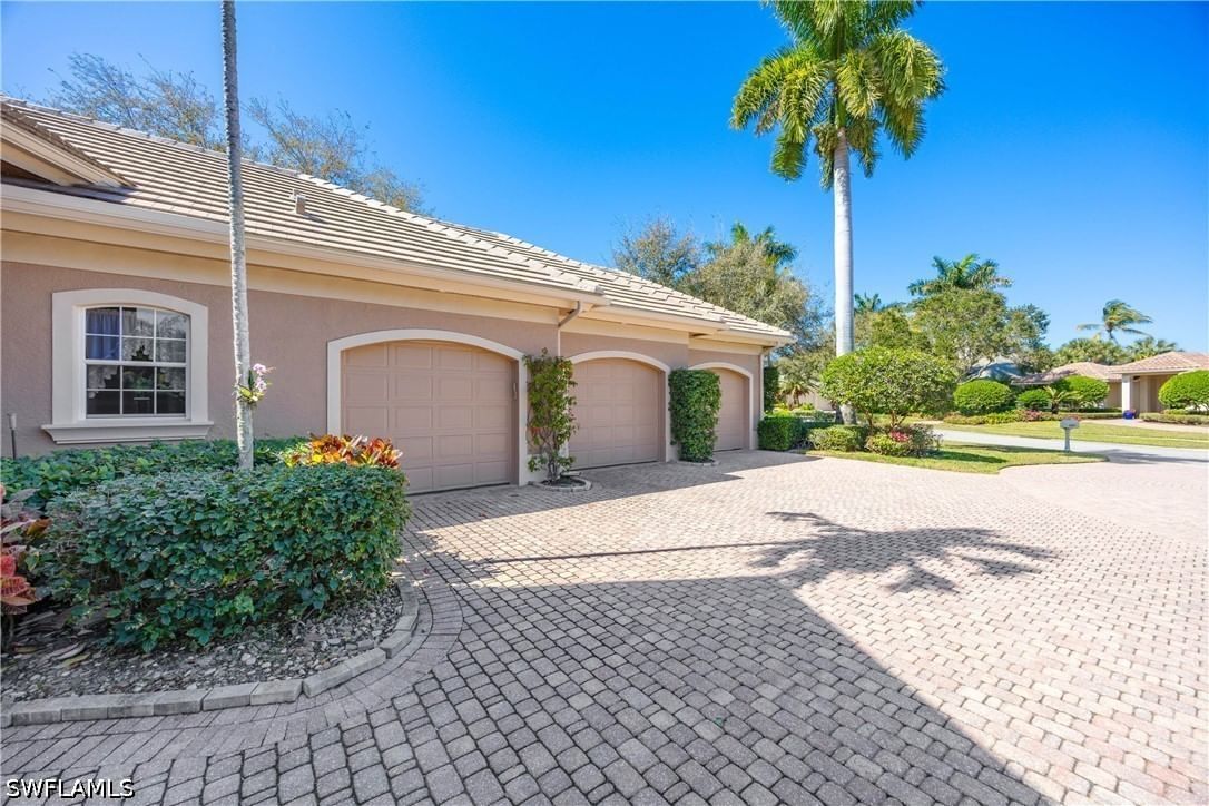 1687 Persimmon Drive, Naples, FL 34109 photo 3
