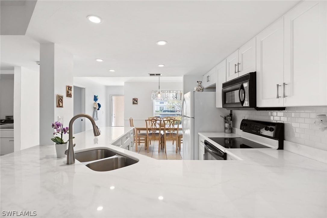 821 Gulf Pavilion Drive #106, Naples, FL 34108 photo 5