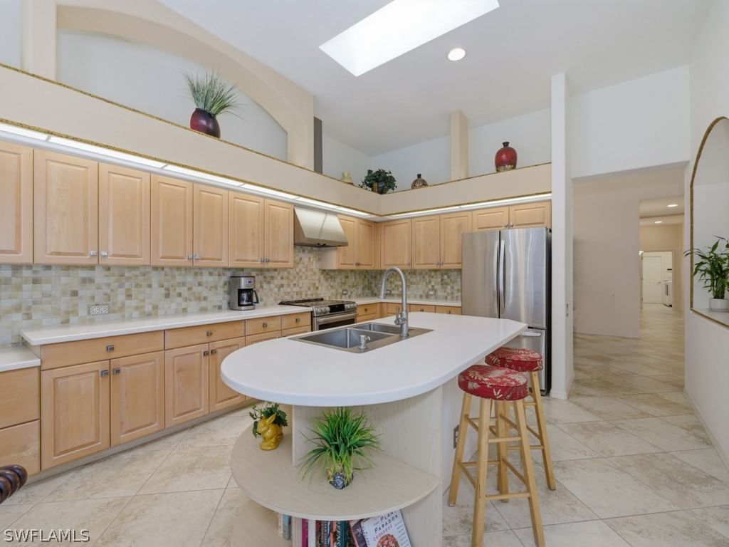 5835 Persimmon Way, Naples, FL 34110 photo 2