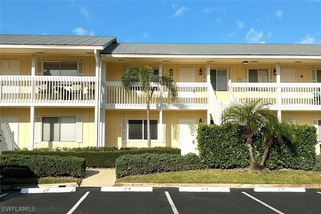 4629 Bayshore Drive #J3, Naples, FL 34112
