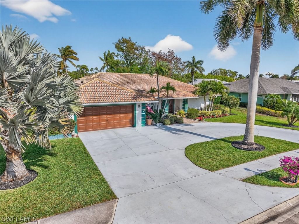 681 Saint Andrews Boulevard, Naples, FL 34113 photo 2