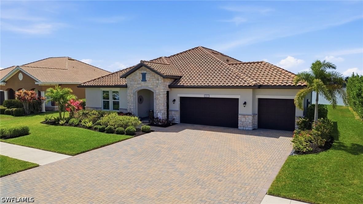 2094 Grove Drive, Naples, FL 34120 photo 2