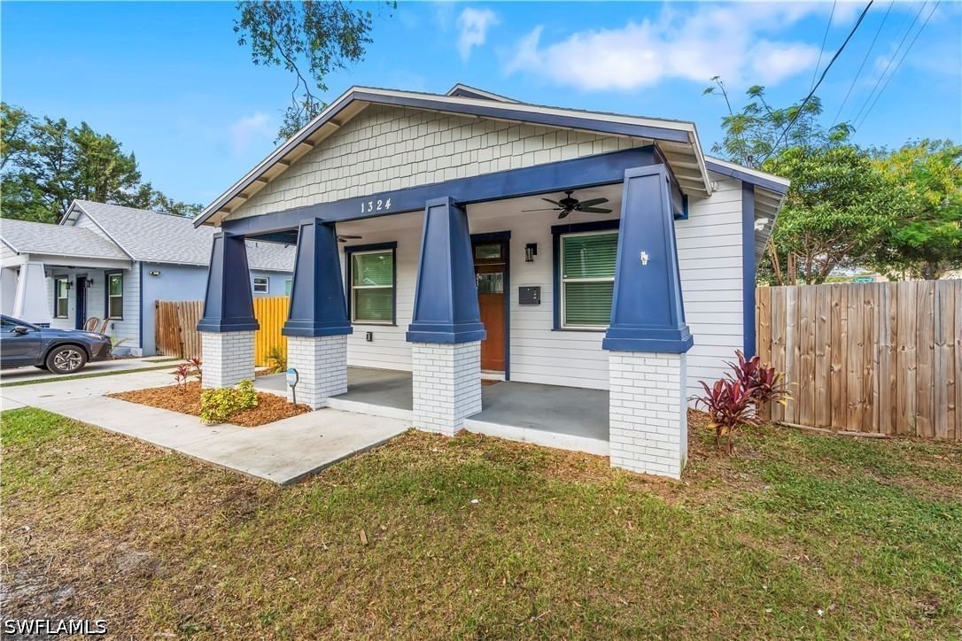 1324 E Giddens Avenue, Tampa, FL 33603 photo 2
