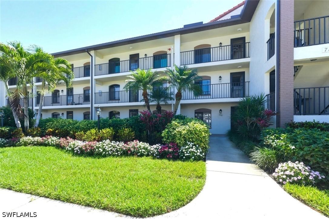 7260 Coventry Court #405, Naples, FL 34104 photo 3