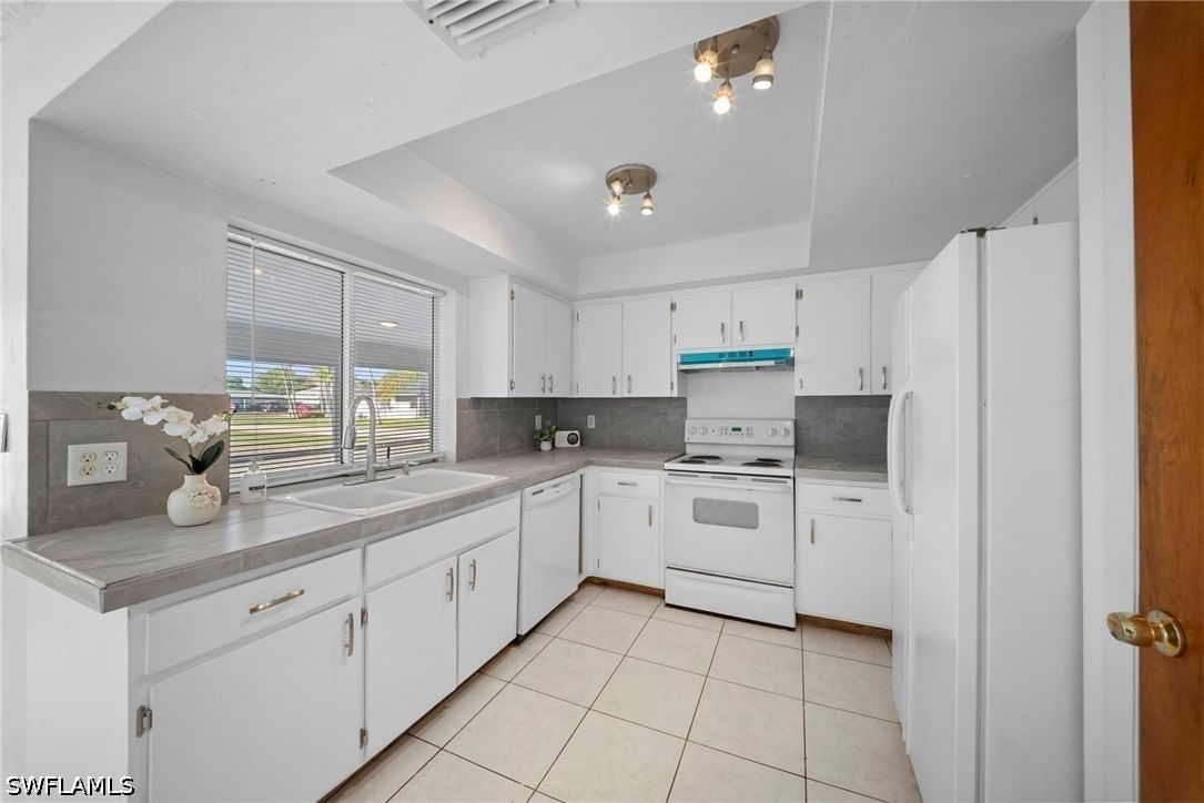 624 SE 35th Street, Cape Coral, FL 33904 photo 3