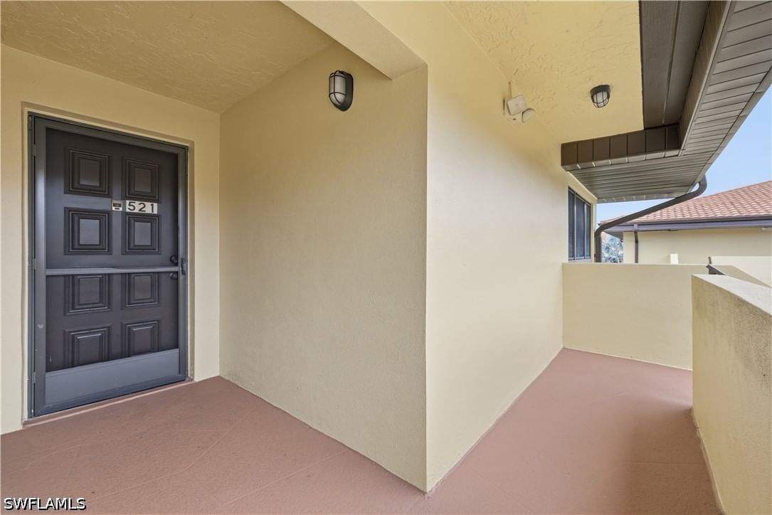 6136 Whiskey Creek Drive #521, Fort Myers, FL 33919 photo 2