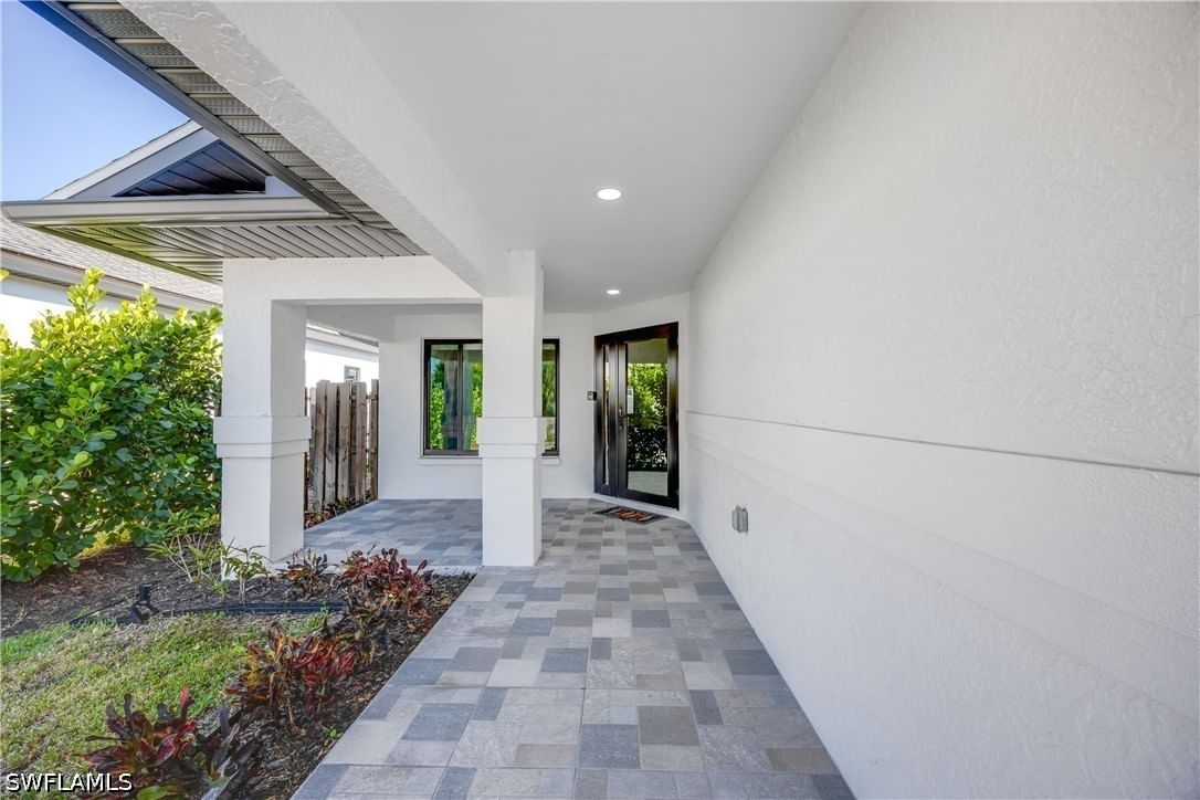 841 91st Avenue N, Naples, FL 34108 photo 2
