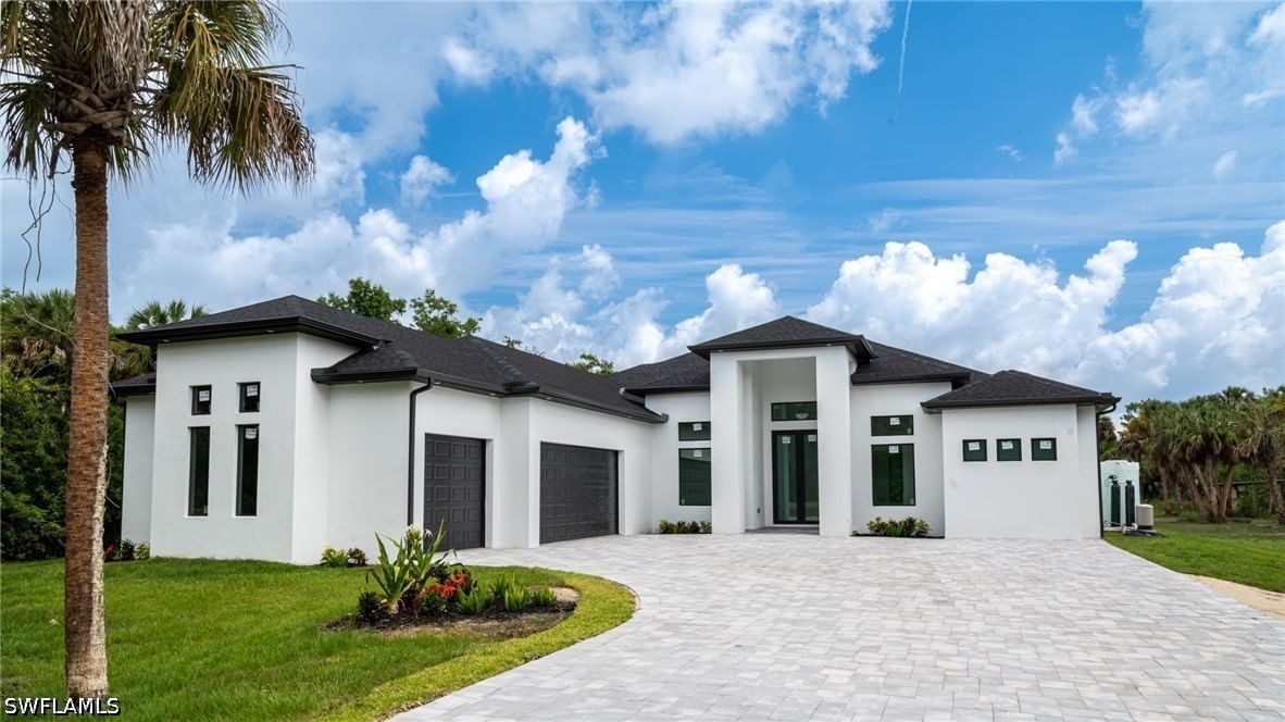 649 Golden Gate Boulevard E, Naples, FL 34120 photo 2