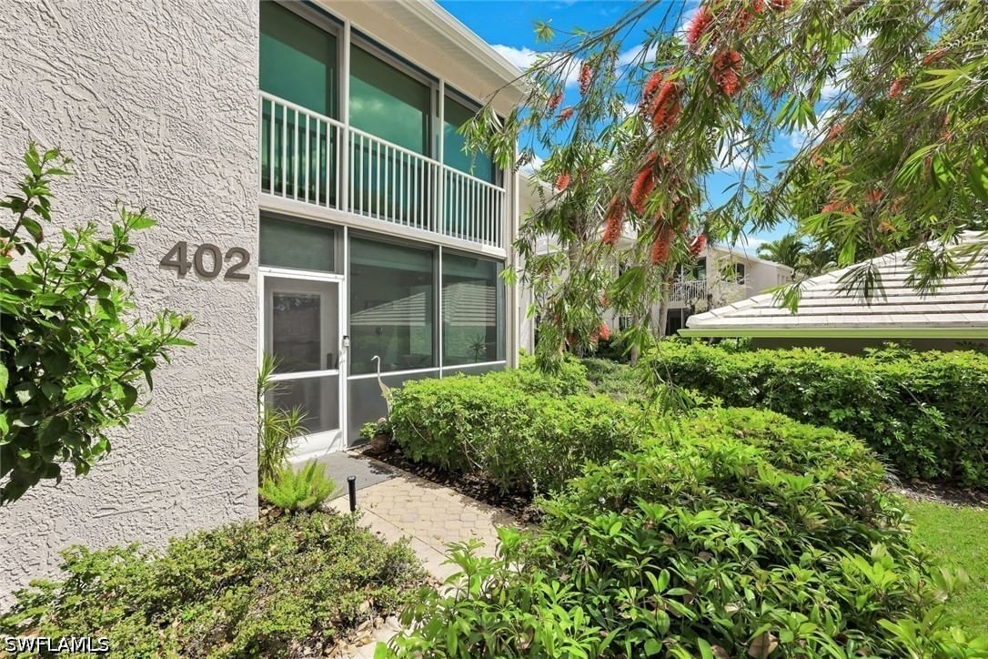 5817 Glencove Drive #402, Naples, FL 34108 photo 3