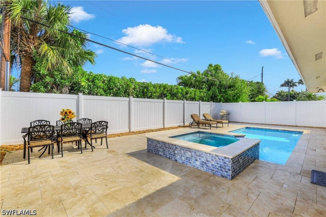 637 95th Avenue N, Naples, FL 34108 photo 4