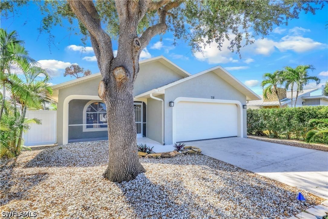 718 95th Avenue N, Naples, FL 34108 photo 2