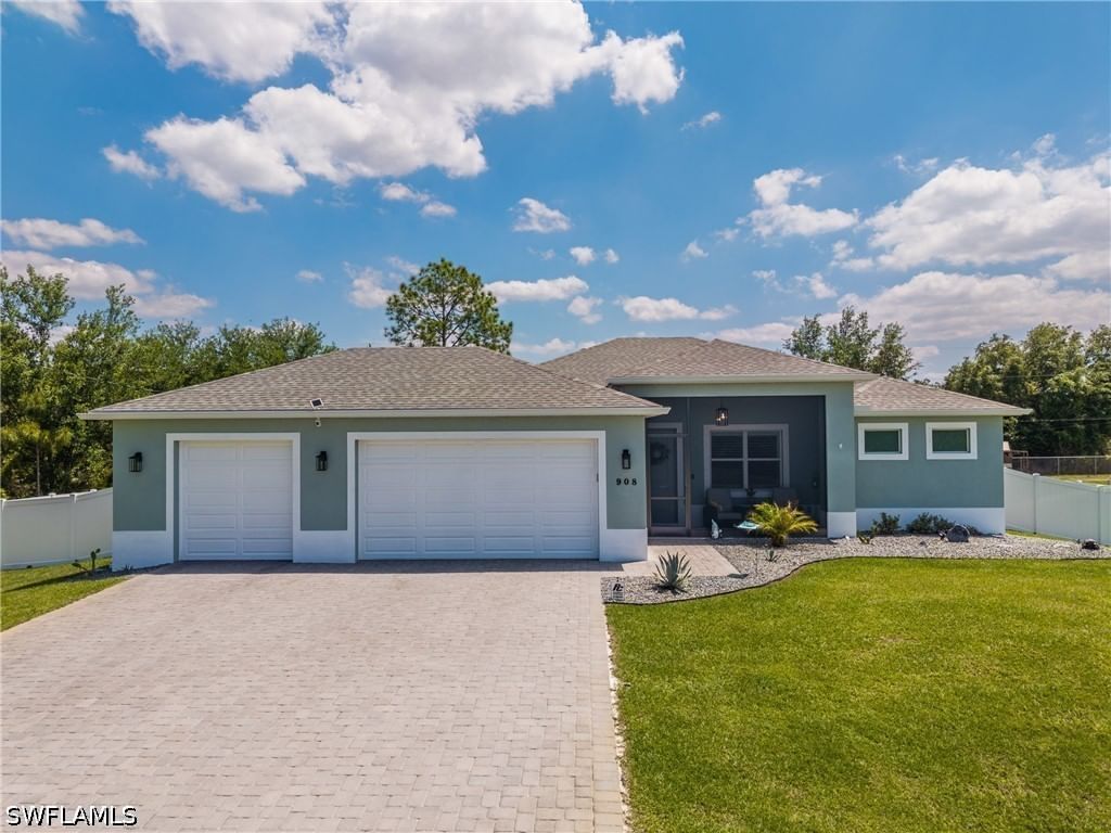 908 Hibiscus Avenue, Lehigh Acres, FL 33972