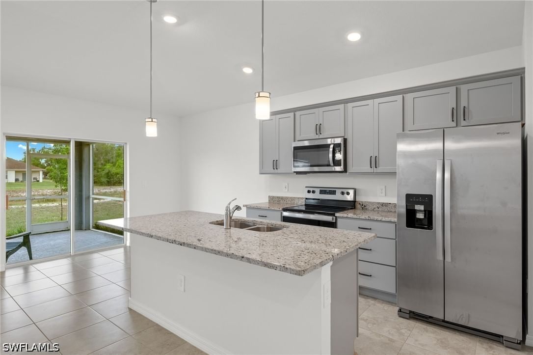 858 Rue Labeau Circle, Fort Myers, FL 33913 photo 4