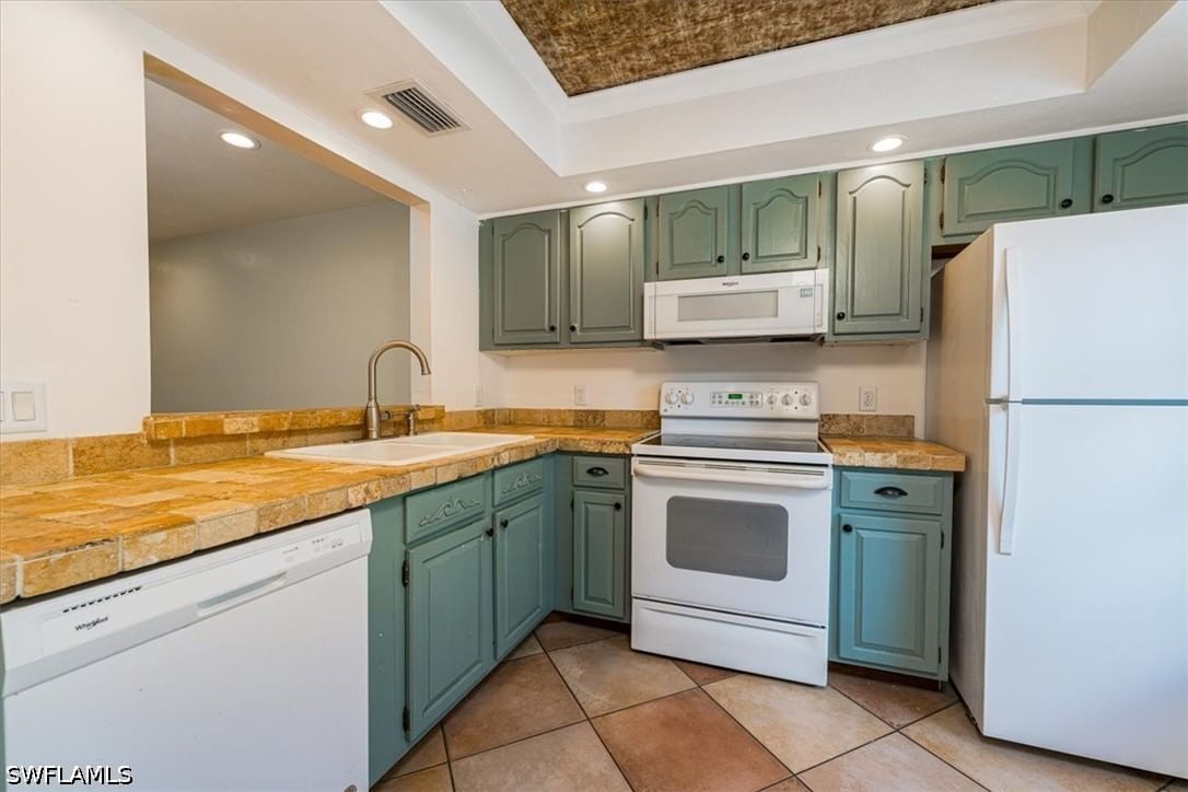 1025 Pine Isle Lane #1025, Naples, FL 34112 photo 4