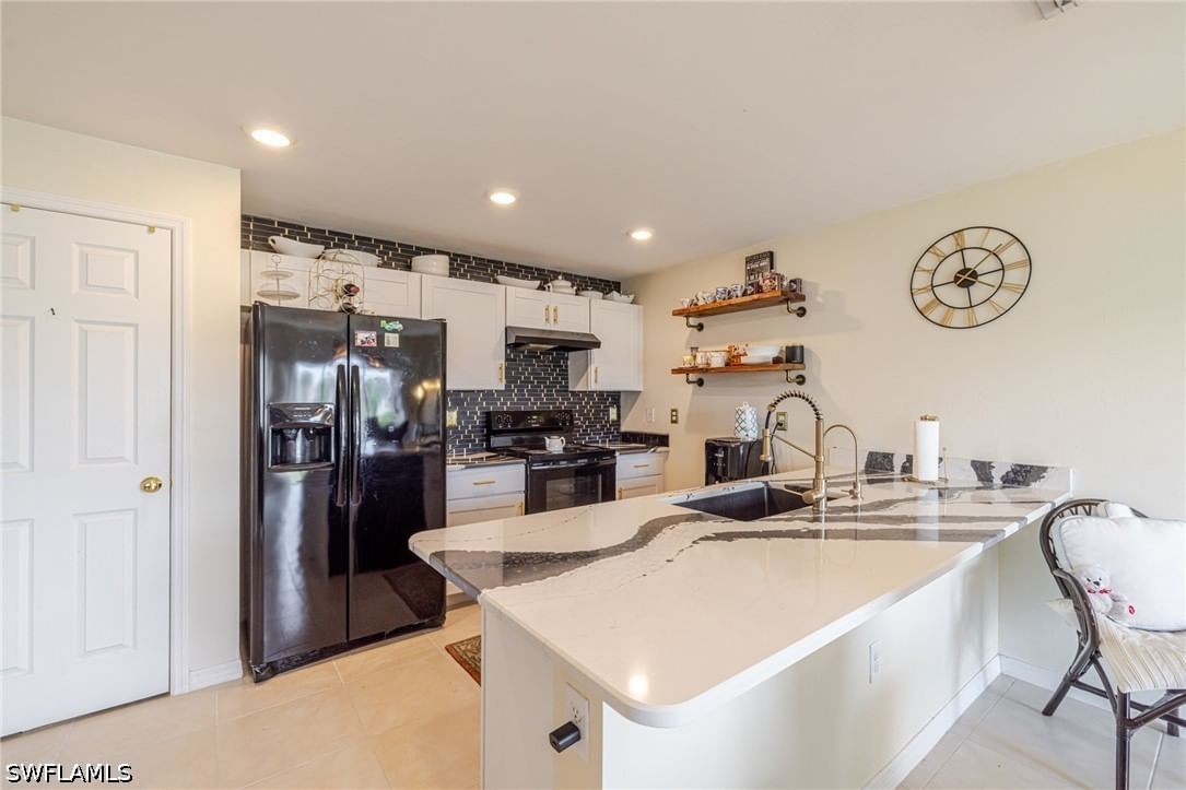 1607 NE 35th Lane, Cape Coral, FL 33909 photo 2