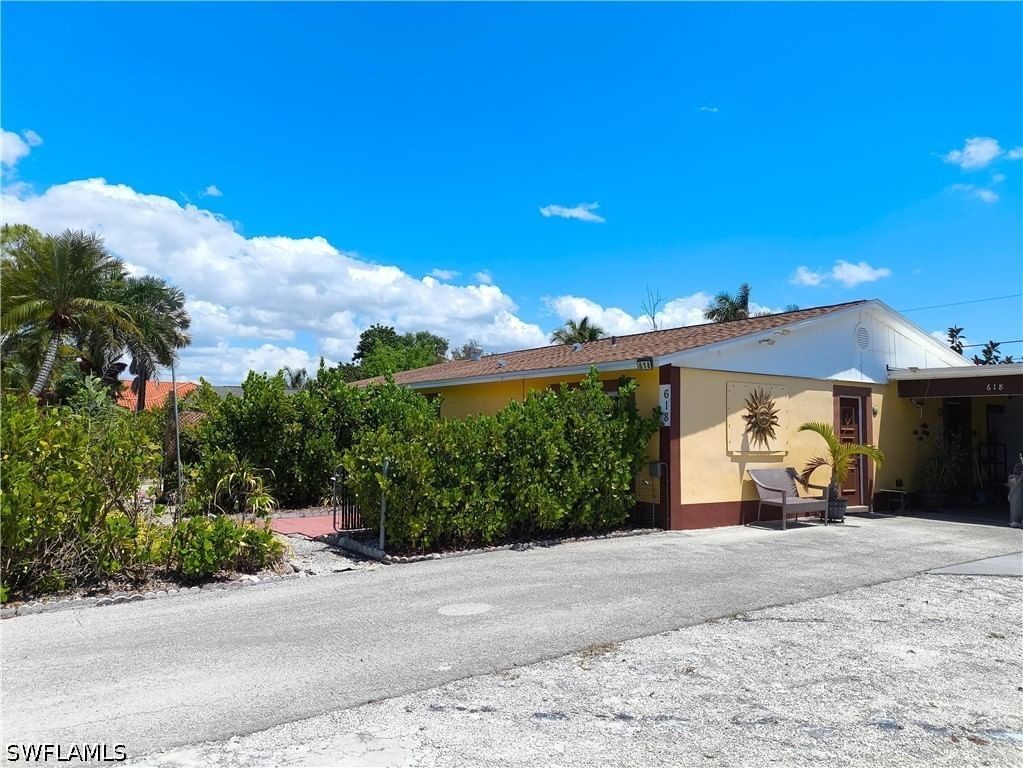 618 107th Avenue N, Naples, FL 34108