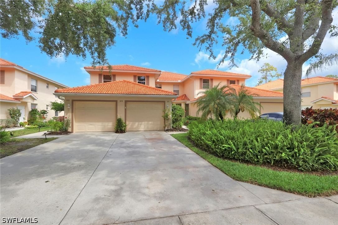 320 Robin Hood Circle #101, Naples, FL 34104 photo 2