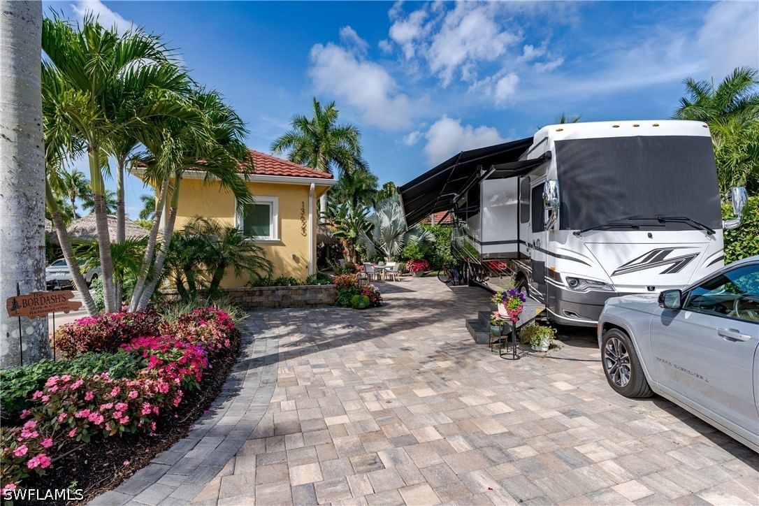 13625 Snapper Lane, Naples, FL 34114 photo 4