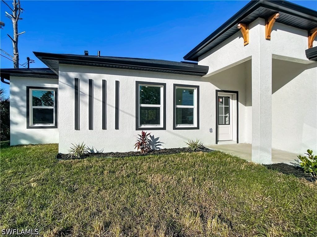 422 Eisenhower Boulevard, Lehigh Acres, FL 33974 photo 2