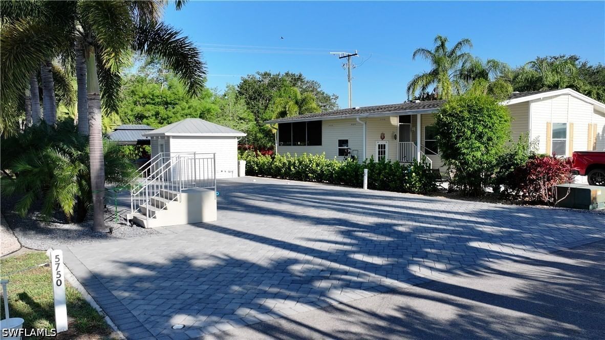 5740 Maplewood Court, Fort Myers, FL 33905 photo 2