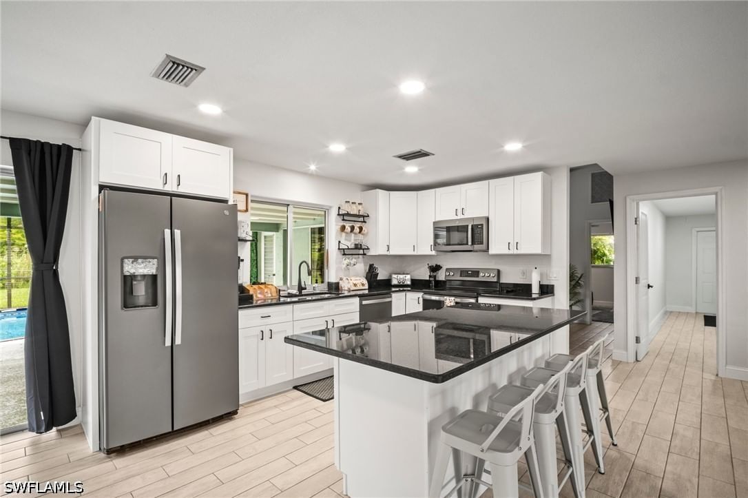 2001 Bahama Avenue, Fort Myers, FL 33905 photo 2