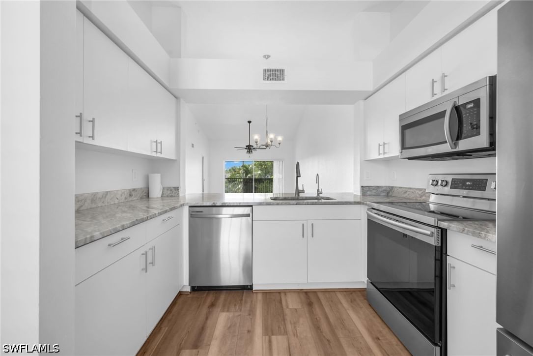 3250 Cypress Glen Way #423, Naples, FL 34109 photo 4