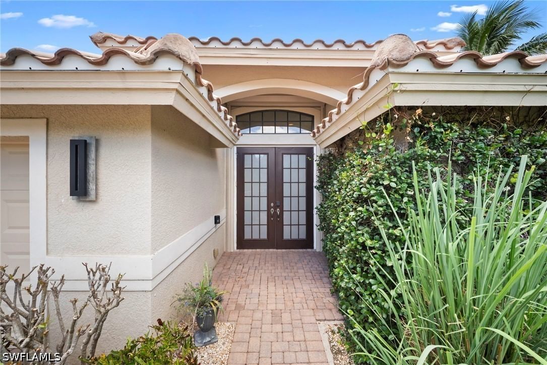 955 Tivoli Court, Naples, FL 34104 photo 4