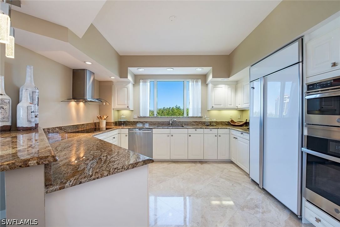 8990 Bay Colony Drive #403, Naples, FL 34108 photo 4
