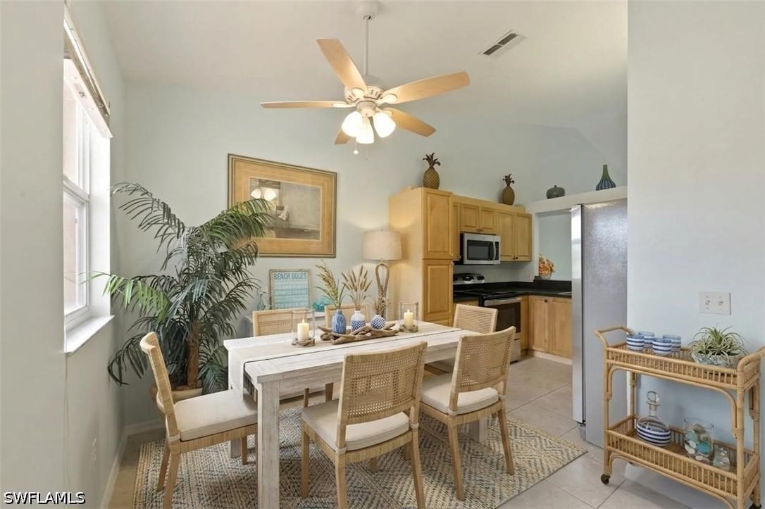 357 Robin Hood Circle #202, Naples, FL 34104 photo 2