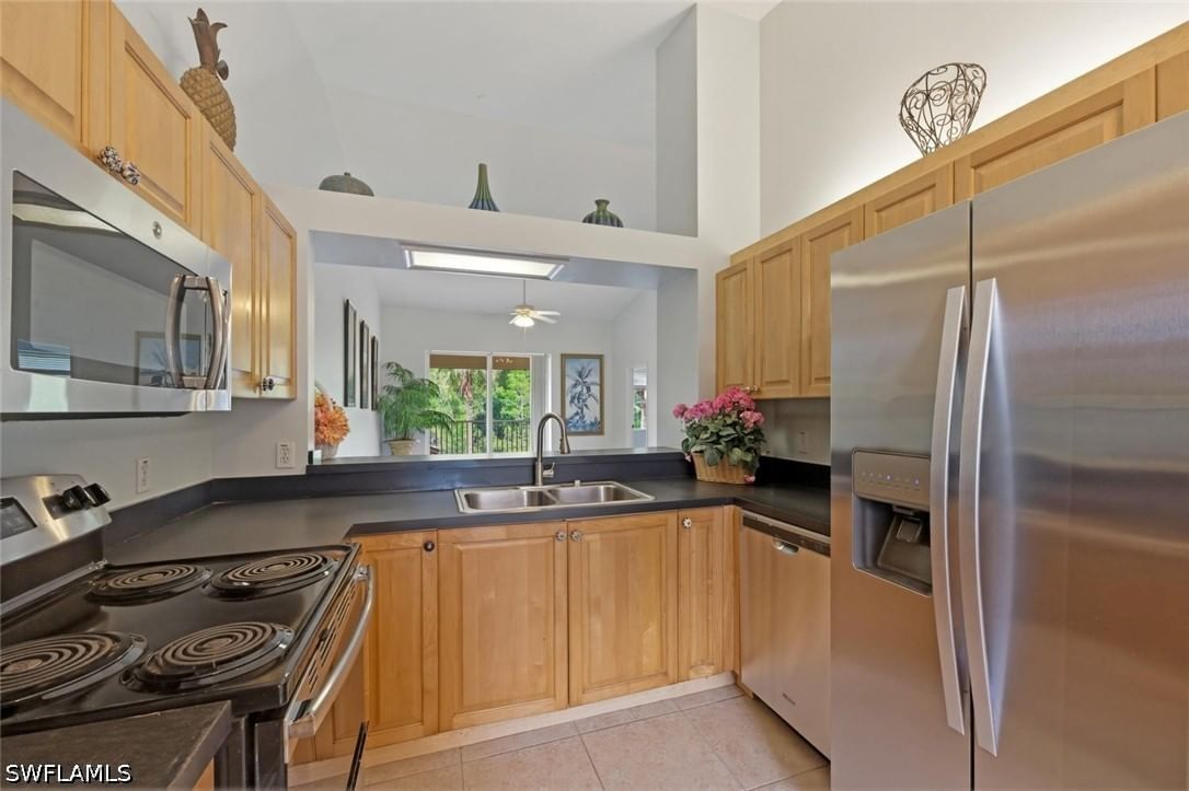 357 Robin Hood Circle #202, Naples, FL 34104 photo 4