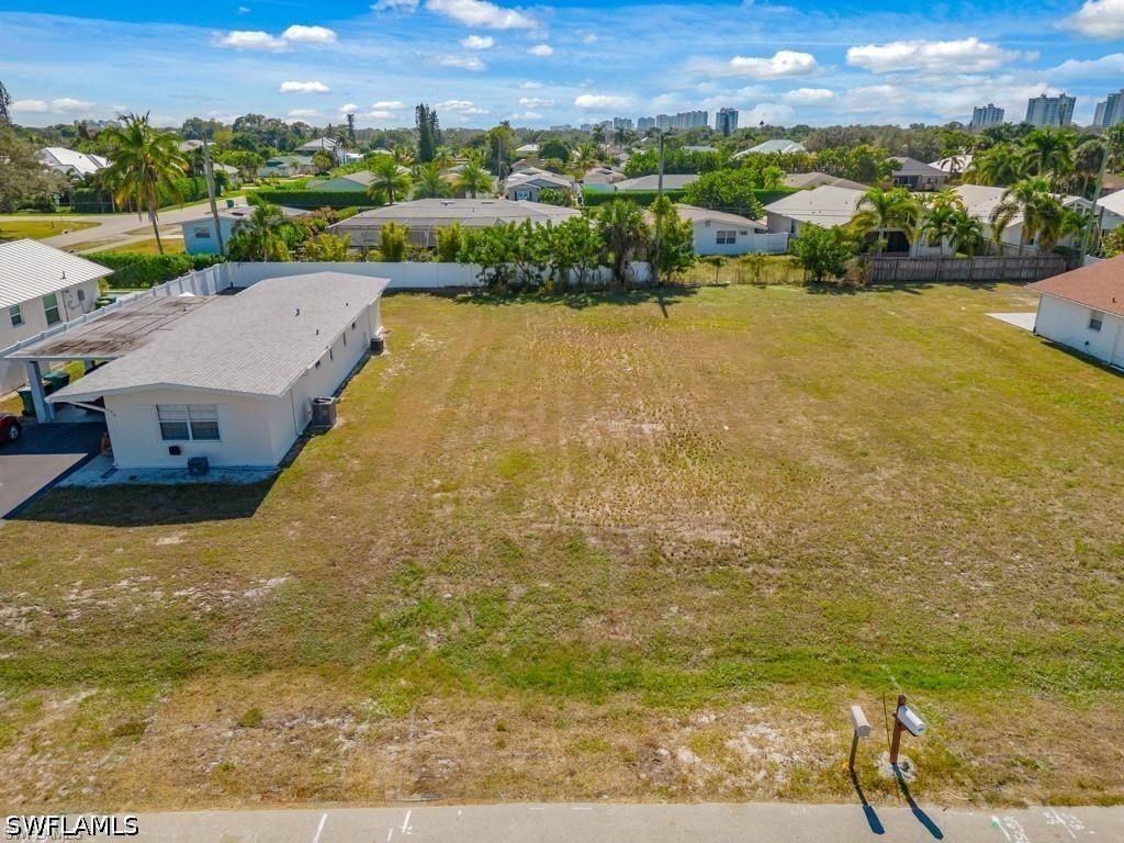 686 97th Avenue N, Naples, FL 34108 photo 2