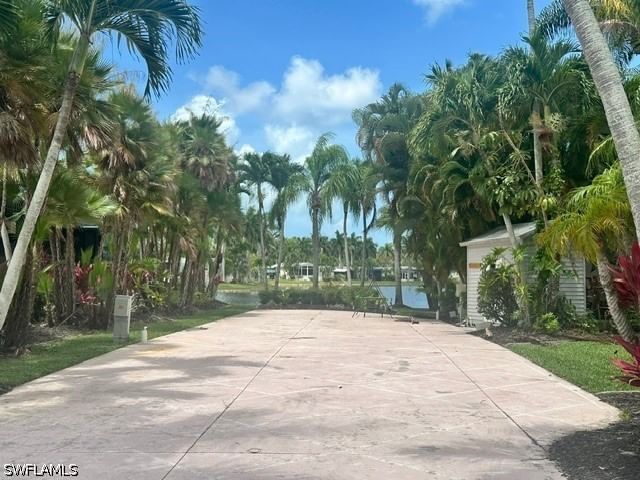 1404 Pearl Lake Point, Naples, FL 34114 photo 4