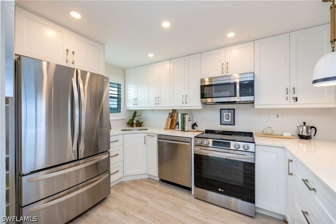 29 High Point Circle E #403, Naples, FL 34103 photo 4