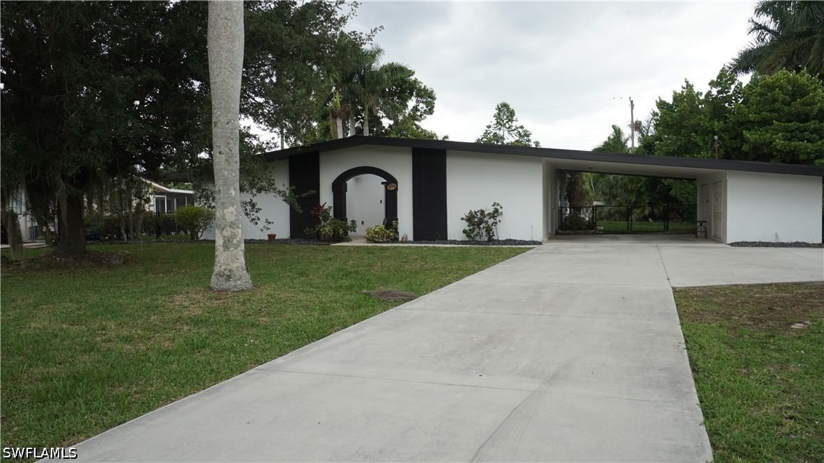 544 Bayside Drive, Fort Myers, FL 33919 photo 2