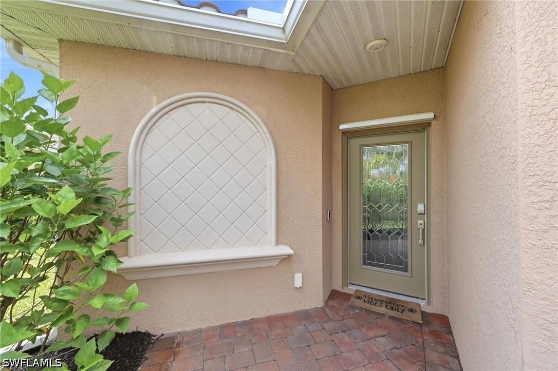 2584 Vine Avenue, Naples, FL 34120 photo 3