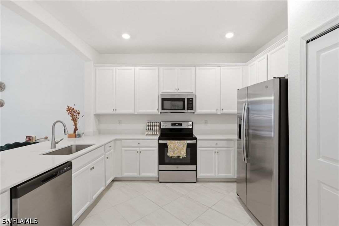 2584 Vine Avenue, Naples, FL 34120 photo 5