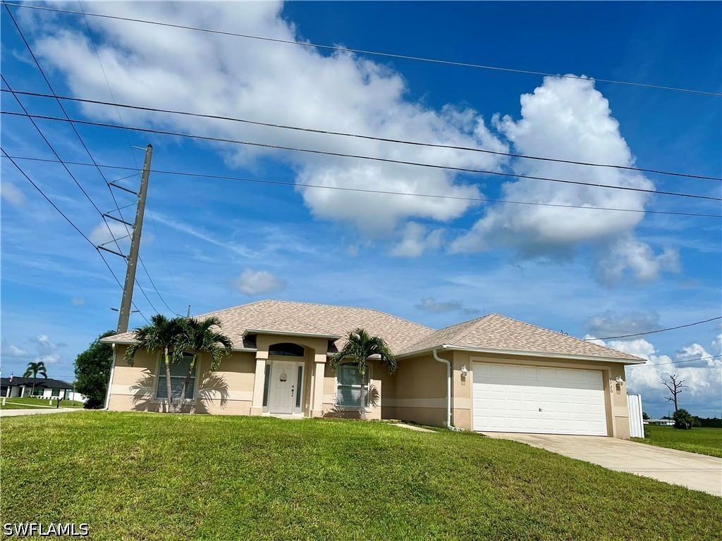 2720 NE 1st Place, Cape Coral, FL 33909 photo 2