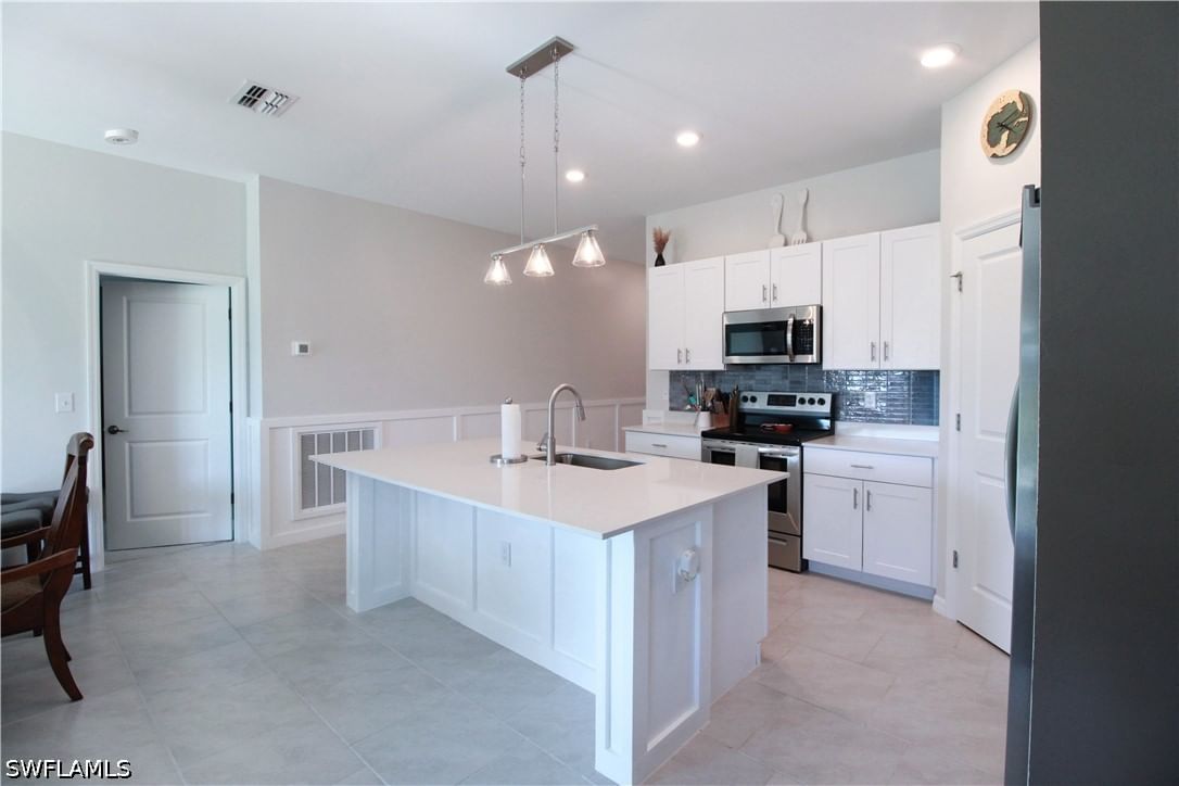 2702 NE 5th Avenue, Cape Coral, FL 33909 photo 2