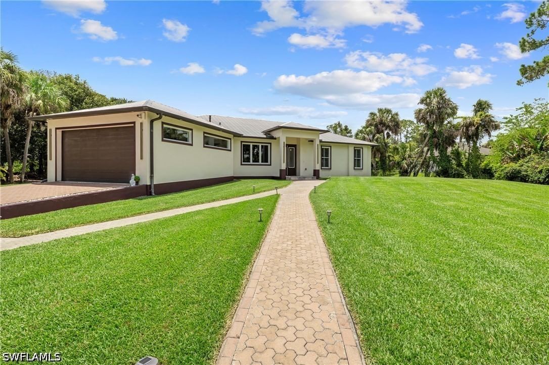 556 6th Street SE, Naples, FL 34117