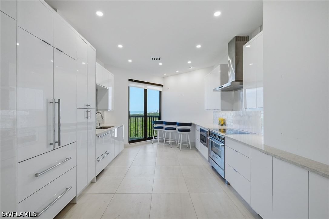 6075 Pelican Bay Boulevard #PHC, Naples, FL 34108