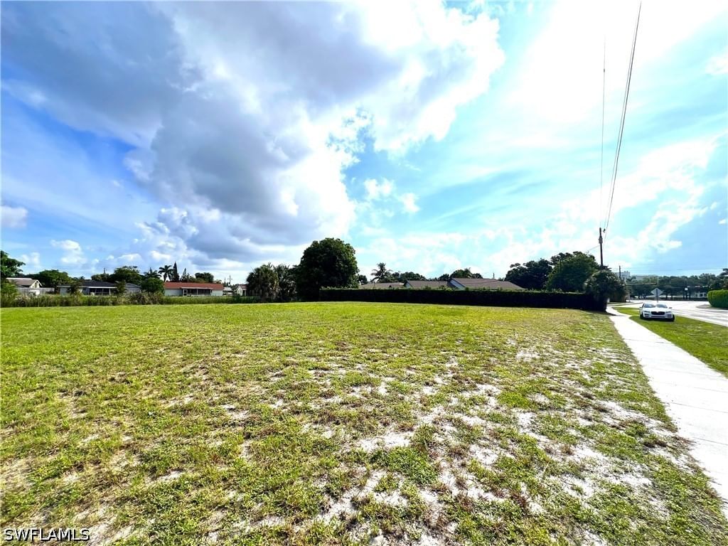 1371 Granada Boulevard, Naples, FL 34103 photo 4