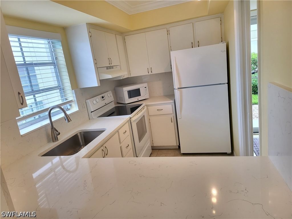5 High Point Circle W #104, Naples, FL 34103 photo 3