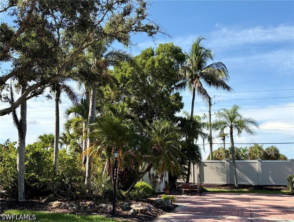 4596 Southern Breeze Drive, Naples, FL 34114 photo 2