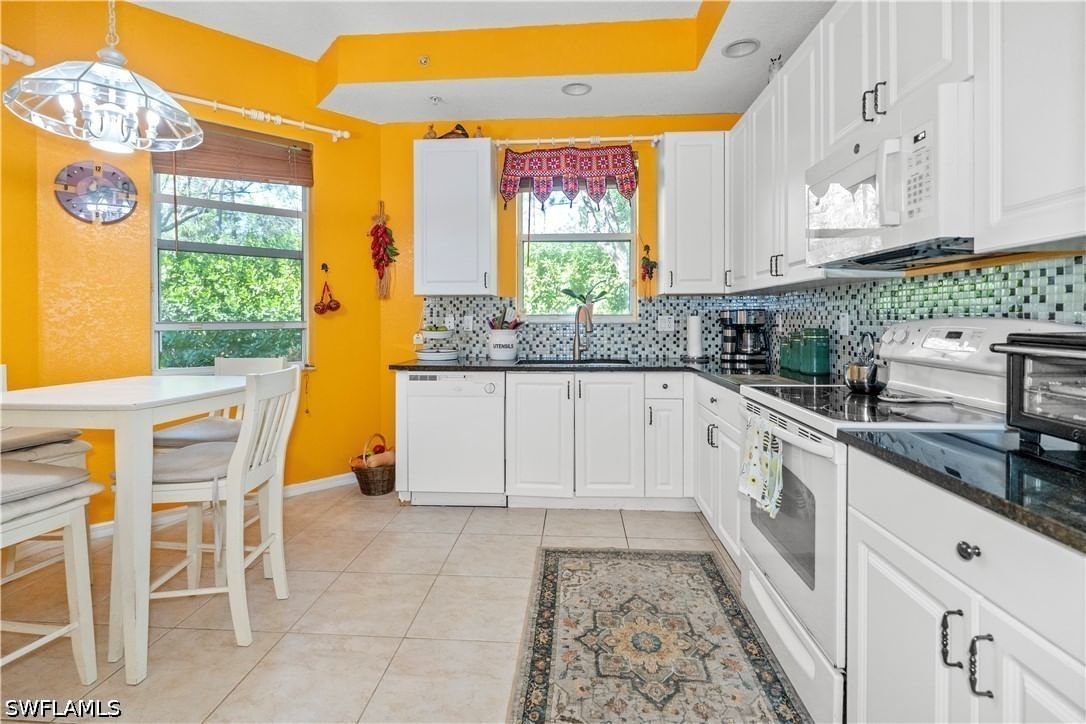 1405 Mariposa Circle #102, Naples, FL 34105 photo 4