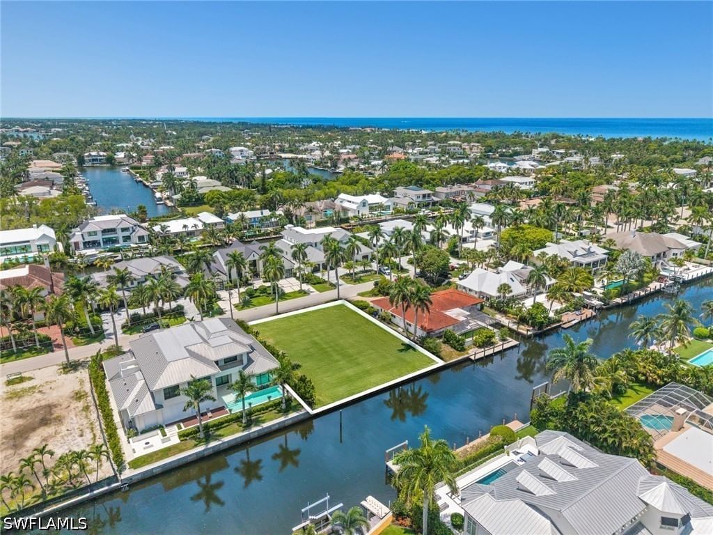 555 17th Avenue S, Naples, FL 34102 photo 2