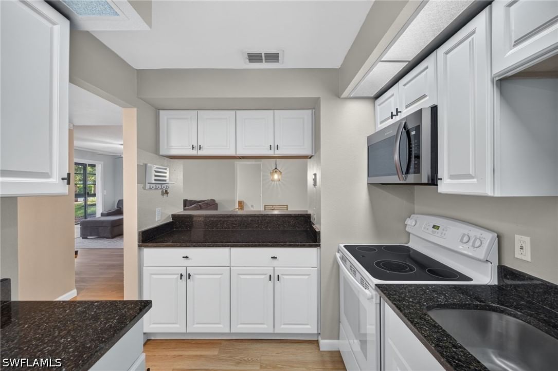 8121 S Woods Circle #9, Fort Myers, FL 33919 photo 5