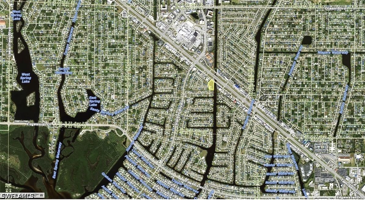 325 Glancy Lane NE, Port Charlotte, FL 33952 photo 2